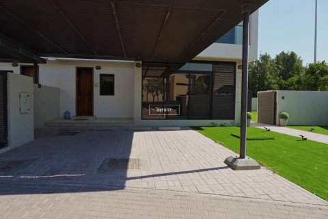 Villa à Dubai, 5 chambres, 615.7 m², № 42518 - photo 13