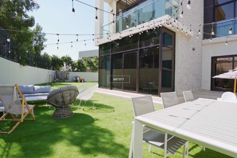 Villa à Dubai, 5 chambres, 615.7 m², № 42518 - photo 15