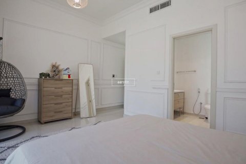 Villa à Dubai, 5 chambres, 615.7 m², № 42518 - photo 4