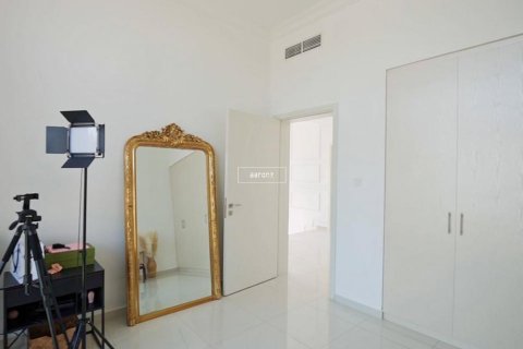 Villa à Dubai, 5 chambres, 615.7 m², № 42518 - photo 7