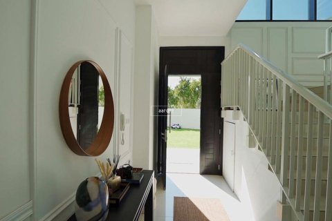 Villa à Dubai, 5 chambres, 615.7 m², № 42518 - photo 5