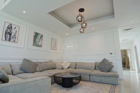 Villa à Dubai, 5 chambres, 615.7 m², № 42518 - photo 3