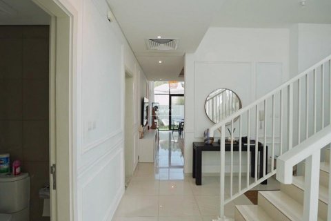 Villa à Dubai, 5 chambres, 615.7 m², № 42518 - photo 6