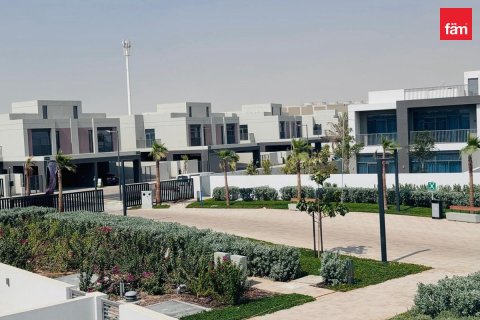 Villa à Dubai, 5 chambres, 371.4 m², № 115634 - photo 16