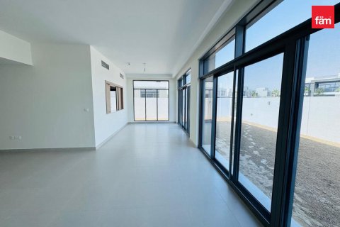 Villa à Dubai, 5 chambres, 371.4 m², № 115634 - photo 2