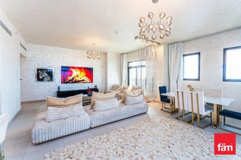 Ático en Umm Suqeim, Dubai, 4 dormitorios, 347.8 m², № 96477 - foto 5