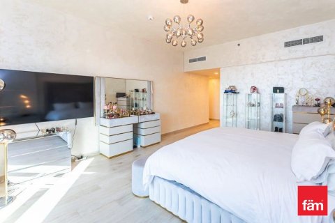 Ático en Umm Suqeim, Dubai, 4 dormitorios, 347.8 m², № 96477 - foto 17