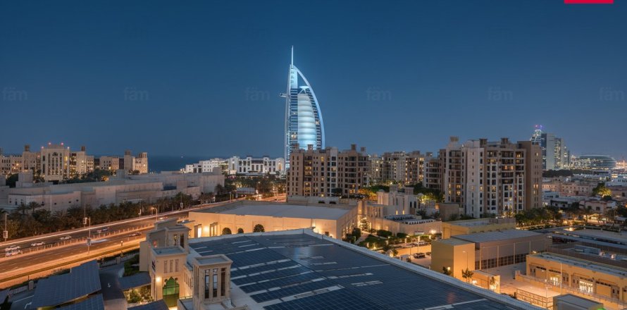 Penthouse in Umm Suqeim, Dubai 4 bedrooms, 347.8 sq.m. № 96477