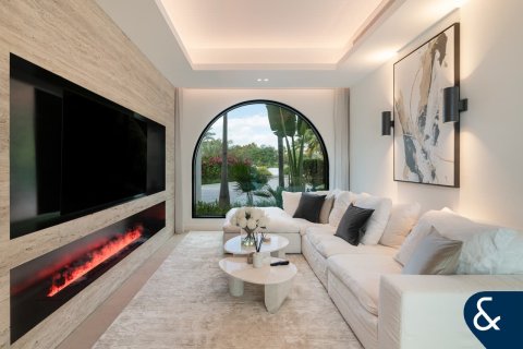 Villa in Jumeirah Islands, Dubai 5 bedrooms, 576 sq.m. № 98624 - photo 6