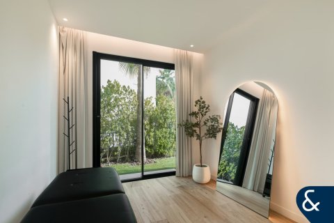 Villa in Jumeirah Islands, Dubai 5 bedrooms, 576 sq.m. № 98624 - photo 20