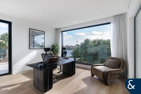 Villa in Jumeirah Islands, Dubai 5 bedrooms, 576 sq.m. № 98624 - photo 13