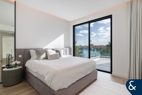 Villa in Jumeirah Islands, Dubai 5 bedrooms, 576 sq.m. № 98624 - photo 17