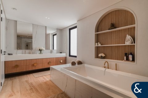 Villa in Jumeirah Islands, Dubai 5 bedrooms, 576 sq.m. № 98624 - photo 23