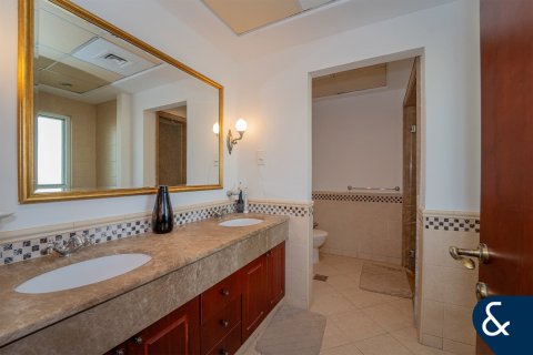 Villa in Arabian Ranches, Dubai 7 bedrooms, 645 sq.m. № 98627 - photo 10