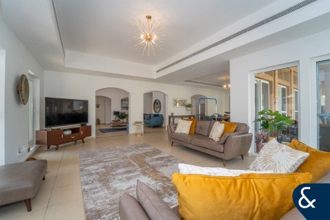 Villa in Arabian Ranches, Dubai 7 bedrooms, 645 sq.m. № 98627 - photo 3