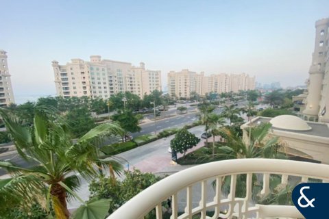 Apartment in Shoreline Apartments, Palm Jumeirah, Dubai 3 bedrooms, 206 sq.m. № 98625