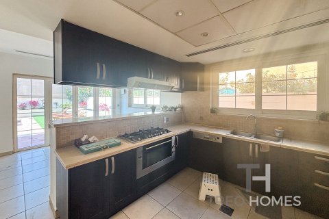 Villa in Legacy, Jumeirah Park, Dubai 5 bedrooms, 436 sq.m. № 13489 - photo 5