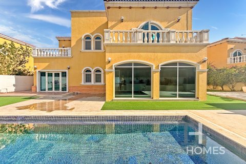 Villa in Legacy, Jumeirah Park, Dubai 5 bedrooms, 436 sq.m. № 13489 - photo 2