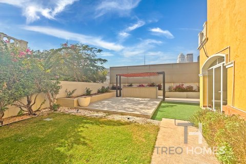 Villa in Legacy, Jumeirah Park, Dubai 5 bedrooms, 436 sq.m. № 13489 - photo 15