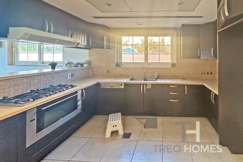 Villa in Legacy, Jumeirah Park, Dubai 5 bedrooms, 436 sq.m. № 13489 - photo 4