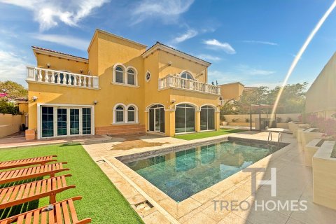 Villa in Legacy, Jumeirah Park, Dubai 5 bedrooms, 436 sq.m. № 13489 - photo 1