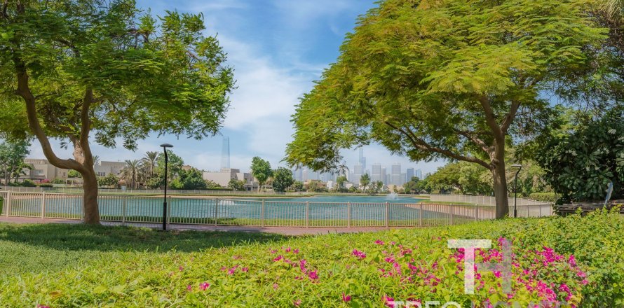 Villa à Meadows, Dubai, 5 chambres, 489 m², № 13478