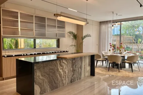 Villa in Jumeirah Islands, Dubai 5 bedrooms, 526 sq.m. № 71072 - photo 8