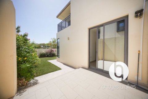 Villa in Dubai Hills Estate, Dubai 4 bedrooms, 229 sq.m. № 123446 - photo 7