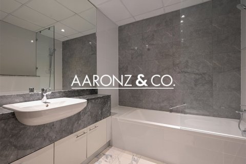 Apartment in Business Bay, Dubai 2 bedrooms, 127 sq.m. № 96661 - photo 16