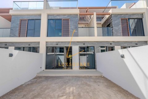 Maison de ville à DAMAC Hills (Akoya by DAMAC), Dubai, 5 chambres, 172 m², № 125057 - photo 2
