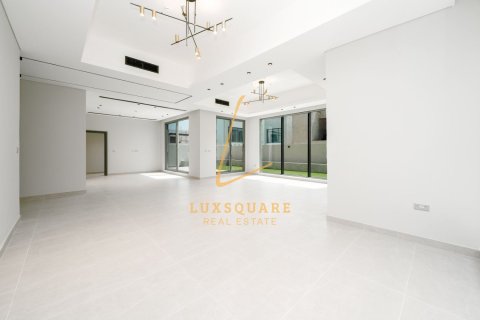 Снять в аренду виллу в Al Furjan, Дубай: 5 спален, 600м², № 125053 - фото 3