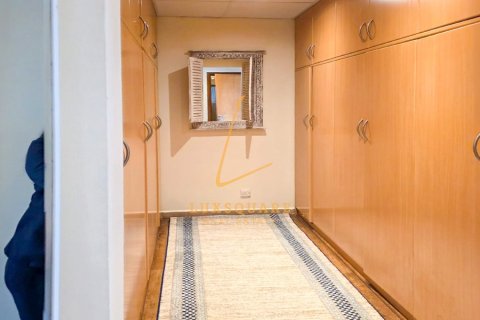 Снять в аренду квартиру в Дубай Инвестмент Парке, Дубай: 3 спальни, 324м², № 125054 - фото 15