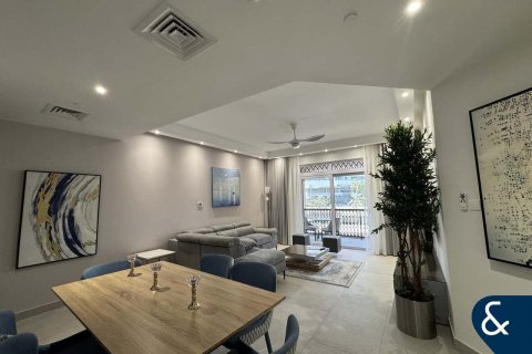 Apartment in Old Town, Dubai 2 bedrooms, 131 sq.m. № 79396 - photo 1