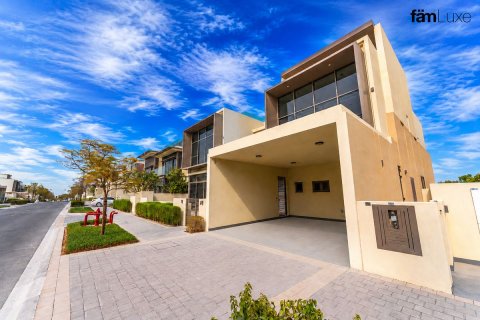 Villa in Dubai Hills Estate, Dubai 4 bedrooms, 665.7 sq.m. № 135211 - photo 2