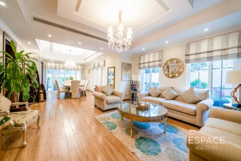 Villa in Arabian Ranches, Dubai 5 bedrooms, 460 sq.m. № 71128 - photo 2