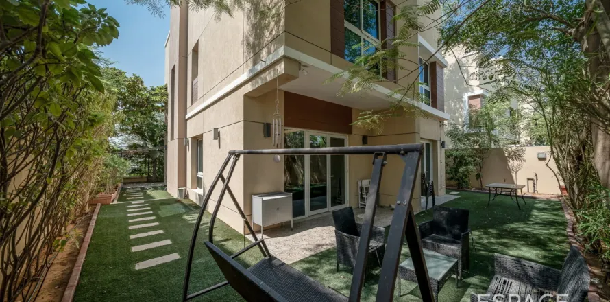 Villa en Dubai, 3 dormitorios, 280 m², № 71130