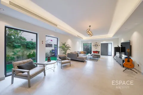 Villa in Meadows 8, Meadows, Dubai 4 bedrooms, 325 sq.m. № 71133 - photo 4