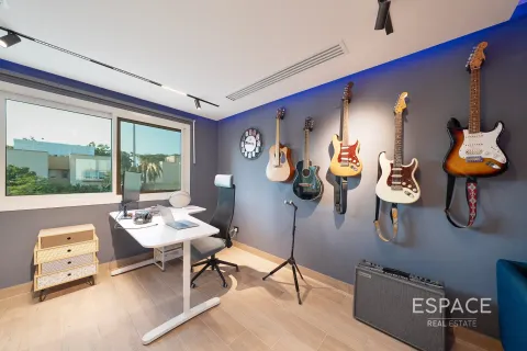 Villa in Meadows 8, Meadows, Dubai 4 bedrooms, 325 sq.m. № 71133 - photo 12