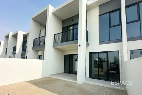 Купить таунхаус в Дубае: 3 спальни, 198м², № 71131 - фото 2