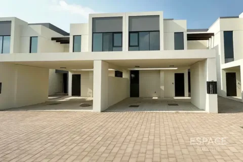 Купить таунхаус в Дубае: 3 спальни, 198м², № 71131 - фото 1