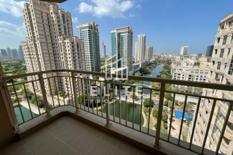 Apartamento en Mosela, The Views, Dubai, 2 dormitorios, 131 m², № 69815 - foto 1