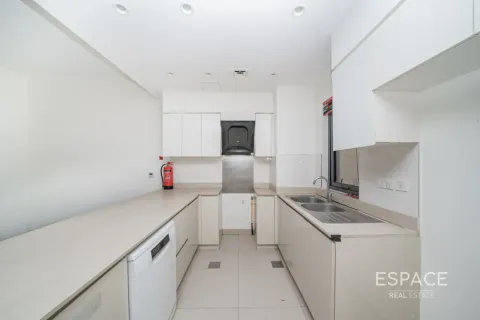 Снять в аренду виллу в Дубай Хилс Эстейт, Дубай: 4 спальни, 224м², № 122891 - фото 5