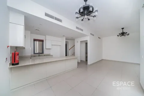 Снять в аренду виллу в Дубай Хилс Эстейт, Дубай: 4 спальни, 224м², № 122891 - фото 3