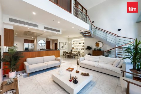 Купить квартиру в DIFC, Дубай: 2 спальни, 150.7м², № 12003 - фото 1