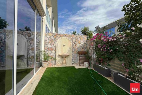 Townhouse in Dubai 2 bedrooms, 79.3 sq.m. № 77692 - photo 1