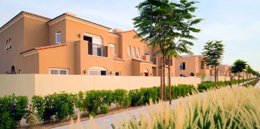 Вилла в Дубае, 4 спальни, 191.9м², № 77690