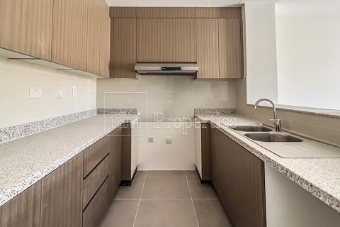 Снять в аренду виллу в Дубае: 4 спальни, 191.9м², № 77690 - фото 7