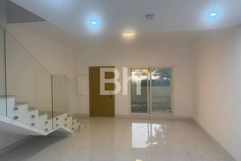 Townhouse in Jumeirah Village Circle, Dubai 4 bedrooms, 376 sq.m. № 24248 - photo 11