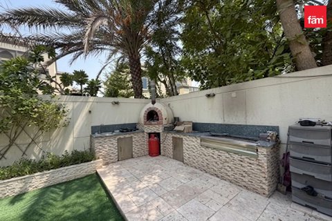 Villa in Jumeirah Park, Dubai 3 bedrooms, 503.7 sq.m. № 123105 - photo 16