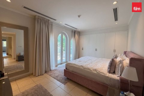 Villa in Jumeirah Park, Dubai 3 bedrooms, 503.7 sq.m. № 123105 - photo 19